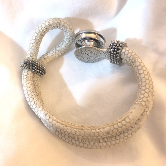 Red White and Blue Heart Flag Rope Bracelet - Picture 3 of 4